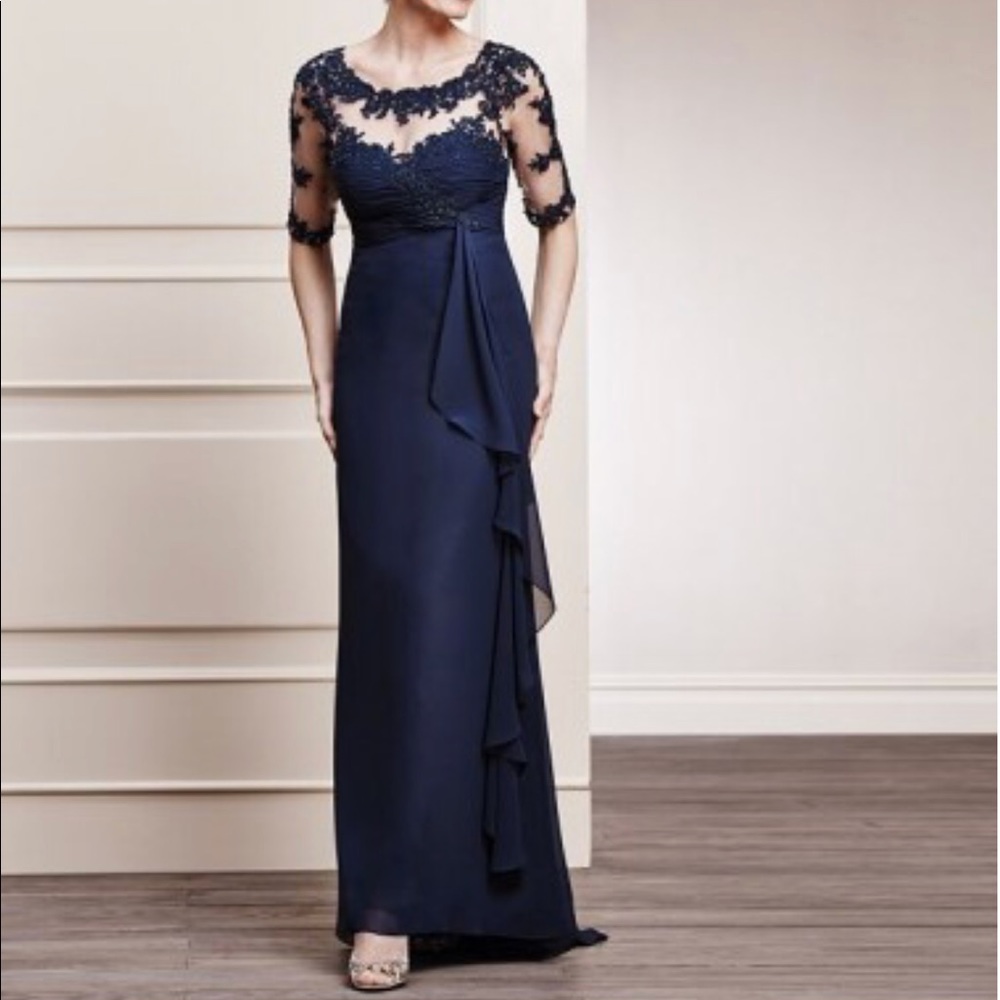 LIKE NEW! Alfred Angelo
Special Occasion (9011) ❤️